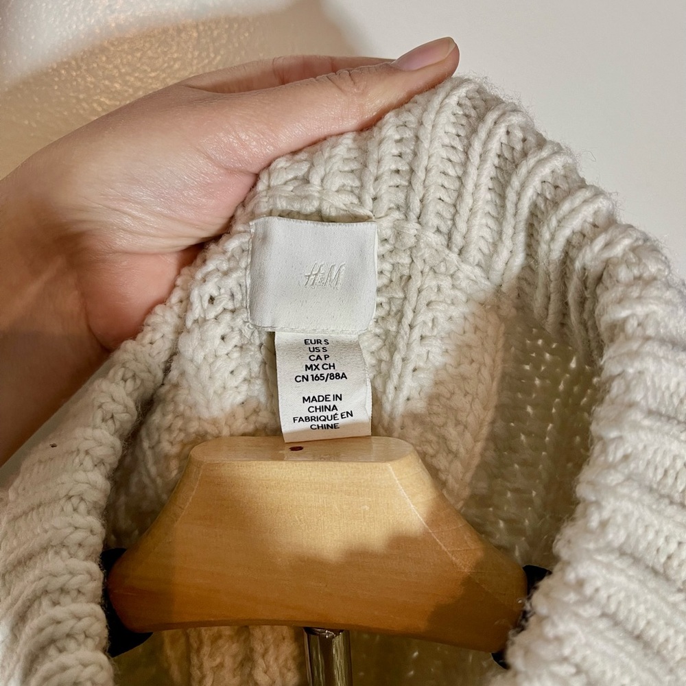 H&M Cable Knit Pullover Sweater - Picture 4 of 5